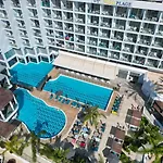 Vassos Nissi & 4* Ajía Nápa