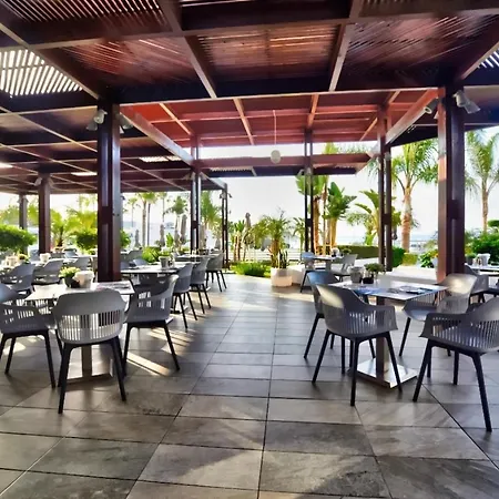 Vassos Nissi & 4* Ajia Napa