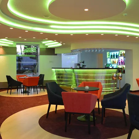 Vassos Nissi & Otel 4*