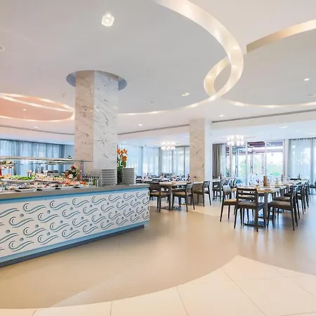 Vassos Nissi & Hotell