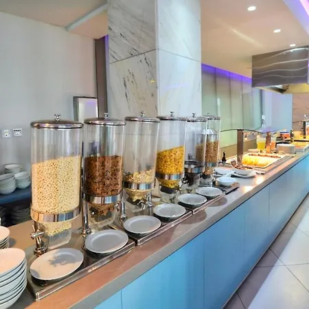 Vassos Nissi & Hotell 4*