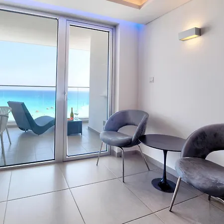 Vassos Nissi & Hotell