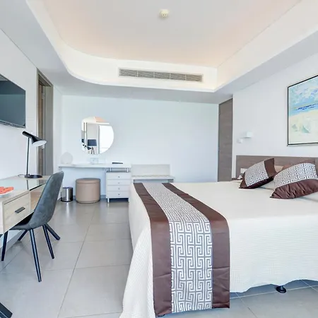 Vassos Nissi & Hotell 4*