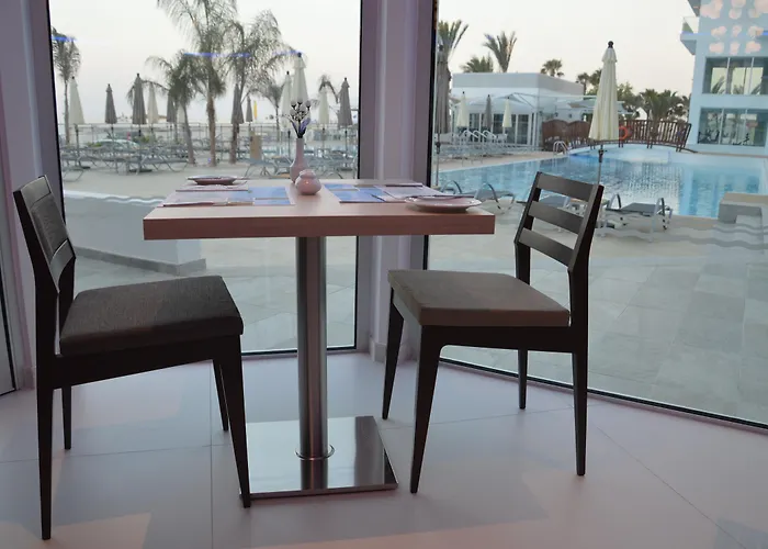 Vassos Nissi & 4* Ayia Napa