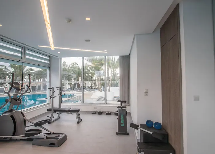 Vassos Nissi & Hotel 4*