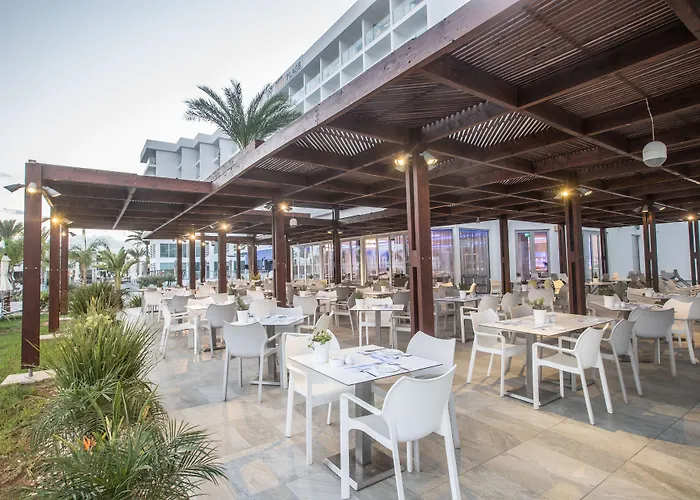 Vassos Nissi & 4* Ayia Napa