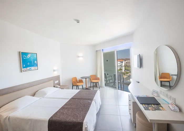 Vassos Nissi & Hotel Ayia Napa