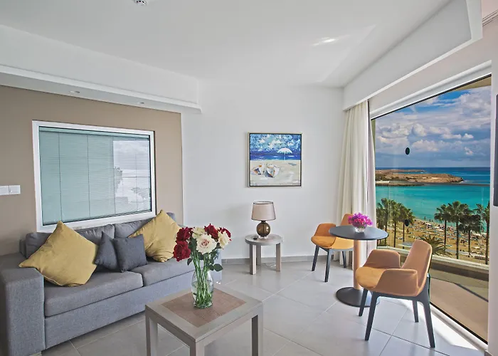 Vassos Nissi & Hotel 4*