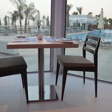 Vassos Nissi & 4* Agia Napa